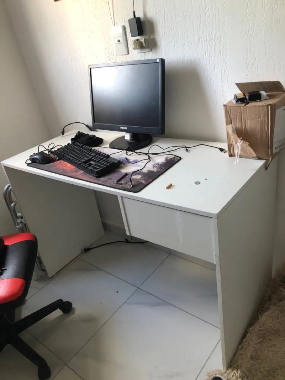 Mesa escrivaninha e mesa de computador