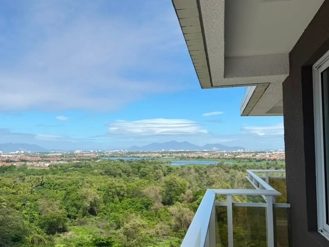Apartamento no Guararapes de 70 m², com 2 quartos, 2 vagas e voltado para Nascente. - Foto 2