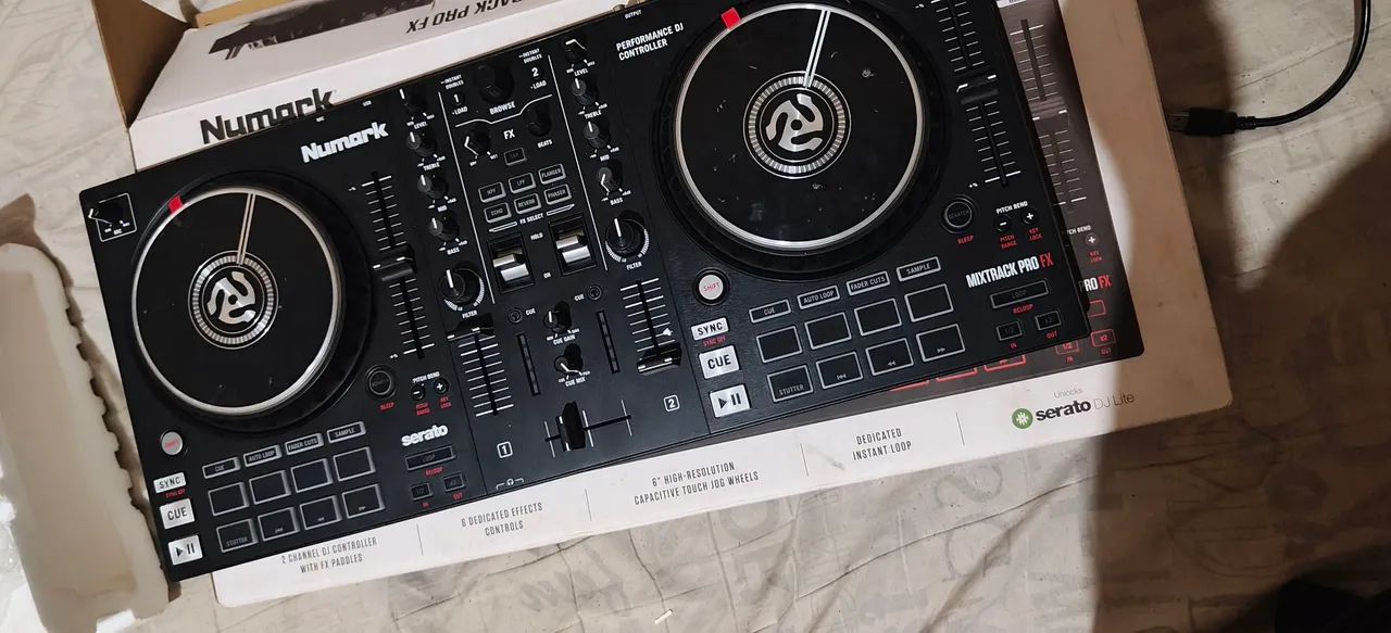 Controladora DJ - Numark Mixtrack Pro Fx 
