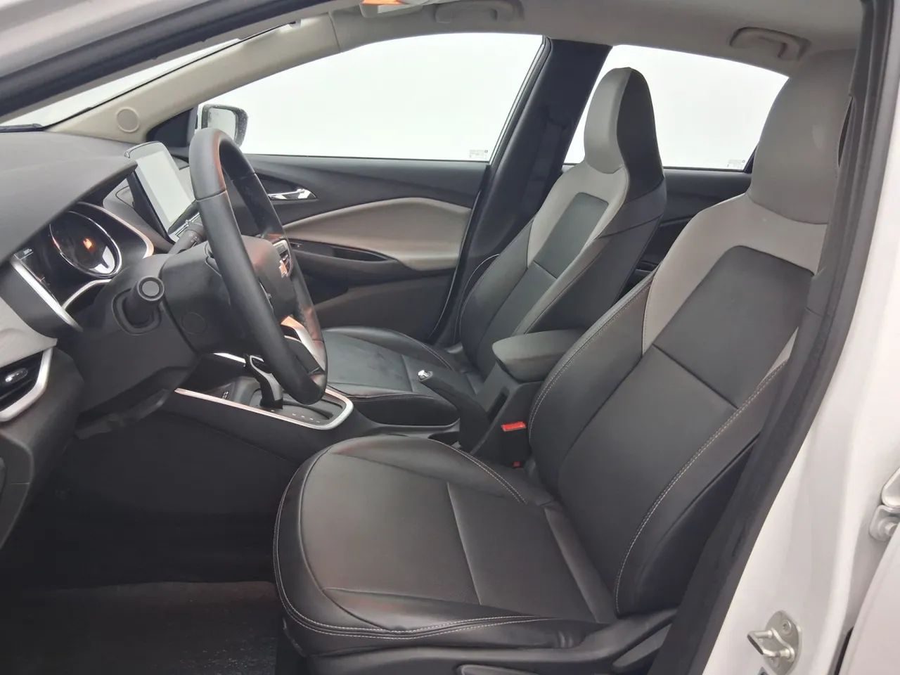 Chevrolet Onix Sedan Plus Premier 1.0 12V TB Flex Aut. 4P, foto 16 de 18