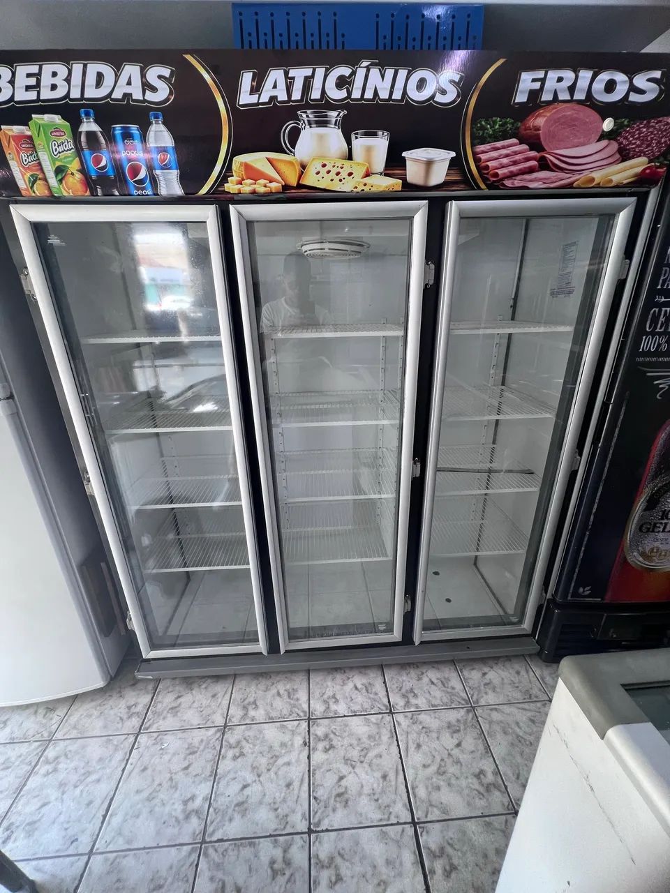 Expositor de bebidas 3 portas KLIMA - Foto 2
