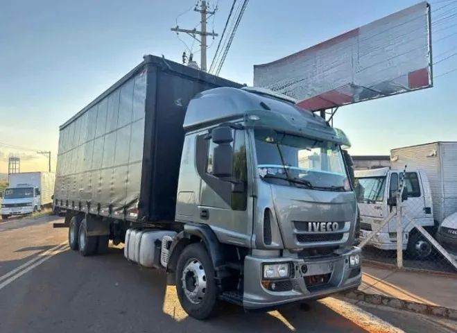 Iveco tector 240e28s 6x2 Ano 2015 - Foto 2