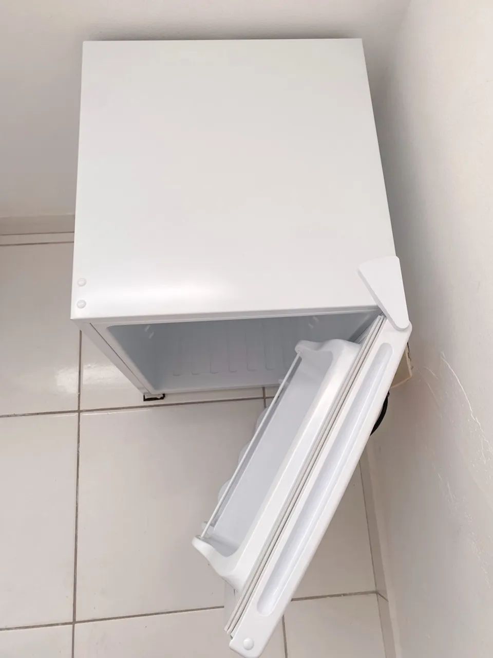 Frigobar 67 Litros Pfg85b Branco Philco 110v - Foto 4
