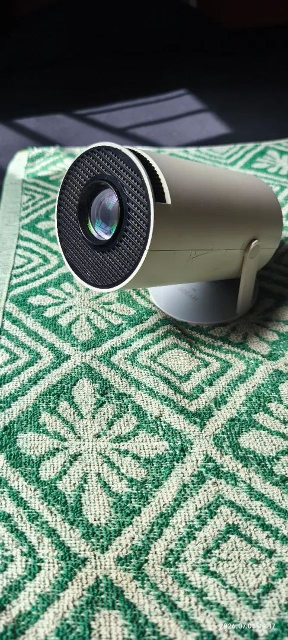 Projetor HY-300 com defeitos