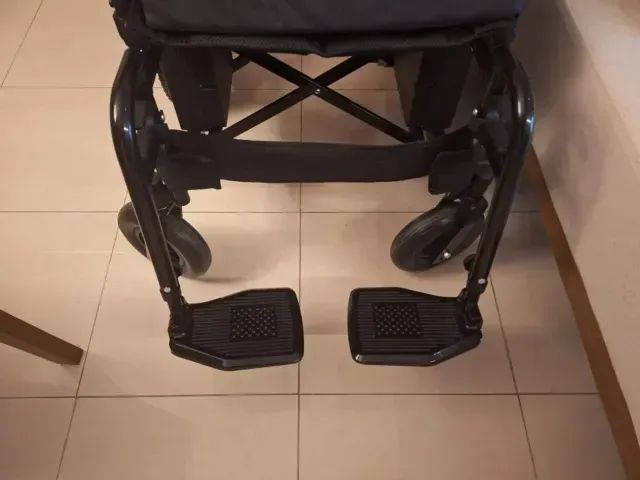 Cadeira de rodas motorizada - Foto 3