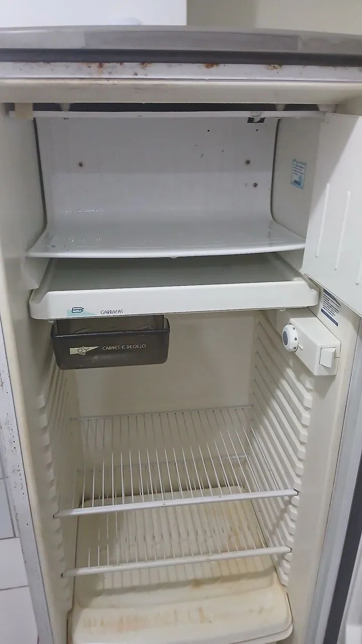 VENDE-SE GELADEIRA 