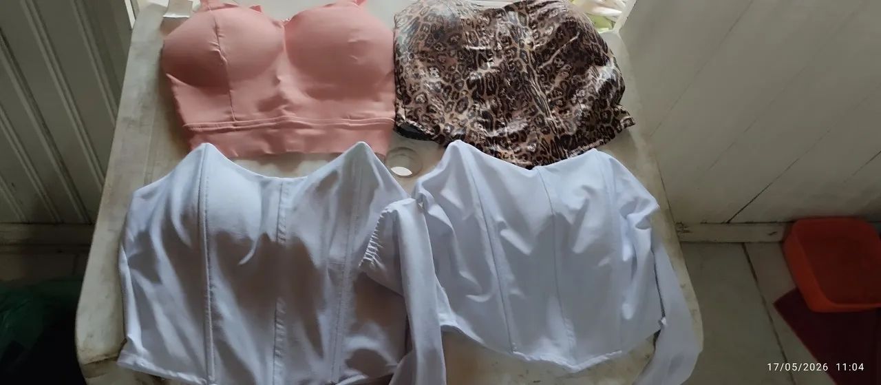 Lote com 65 peças de roupas  - Foto 2