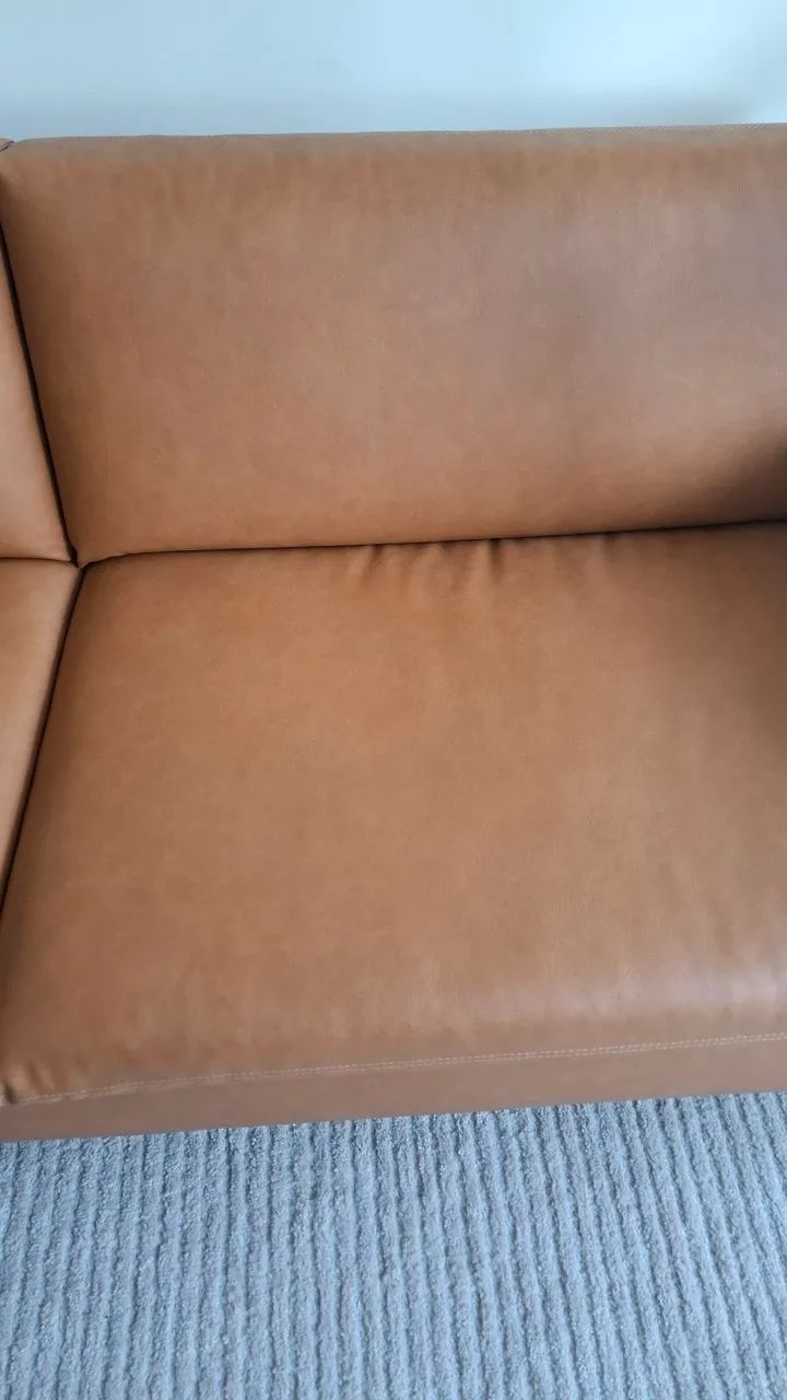 Sofá couro legítimo 3 lugares caramelo - Foto 4