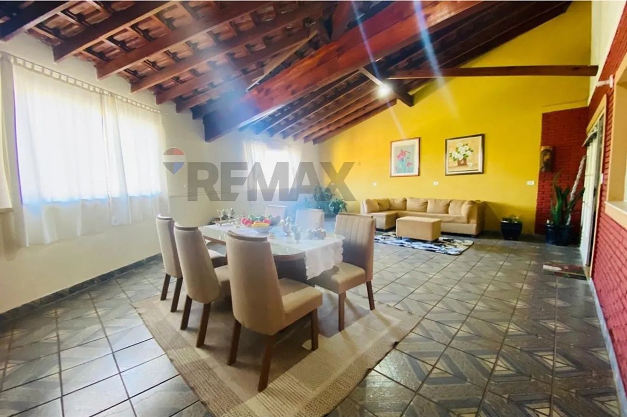 Casa ampla com 3 quartos - Foto 2
