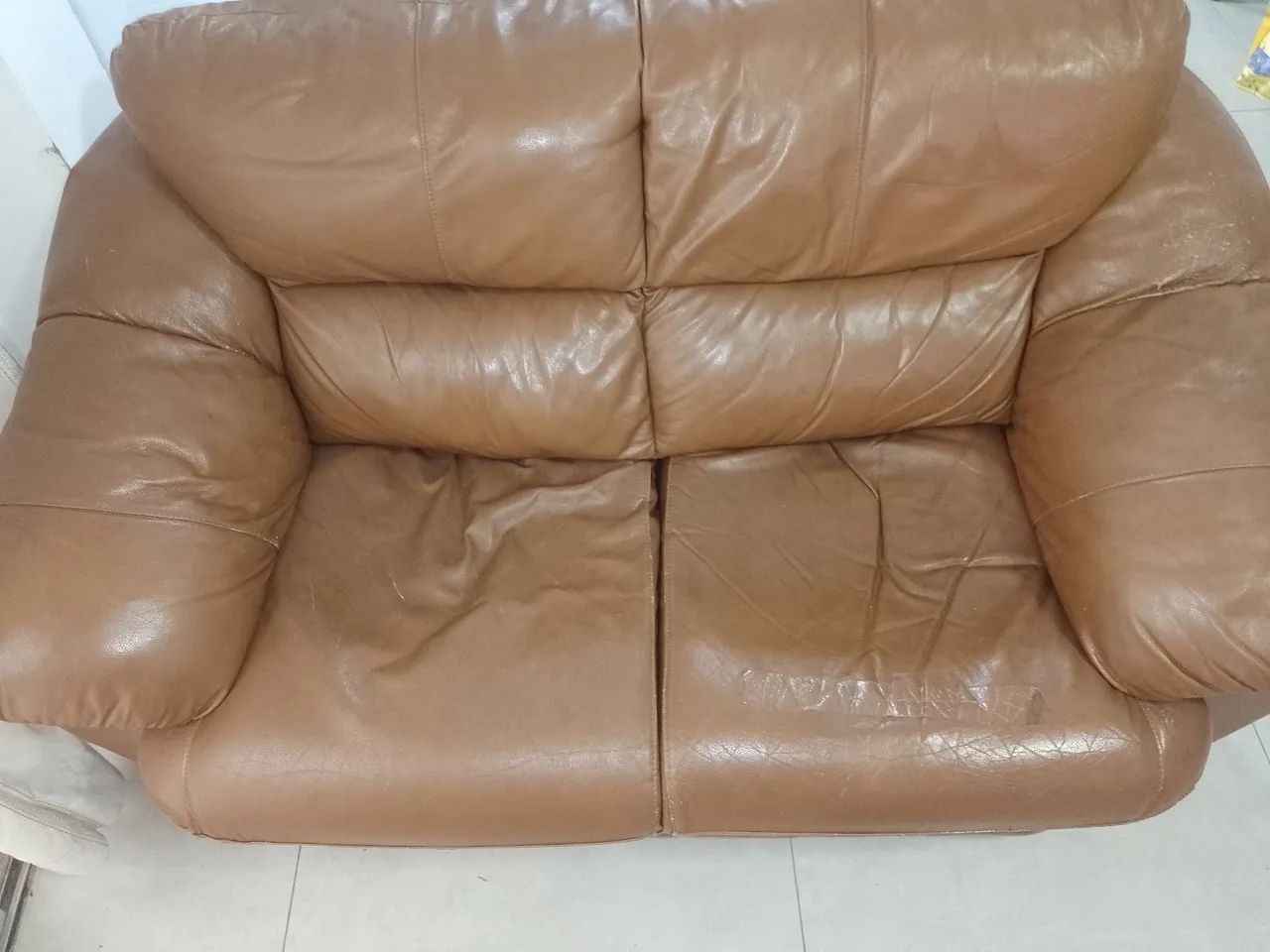 Vendo Sofá usado couro dois lugares  - Foto 4