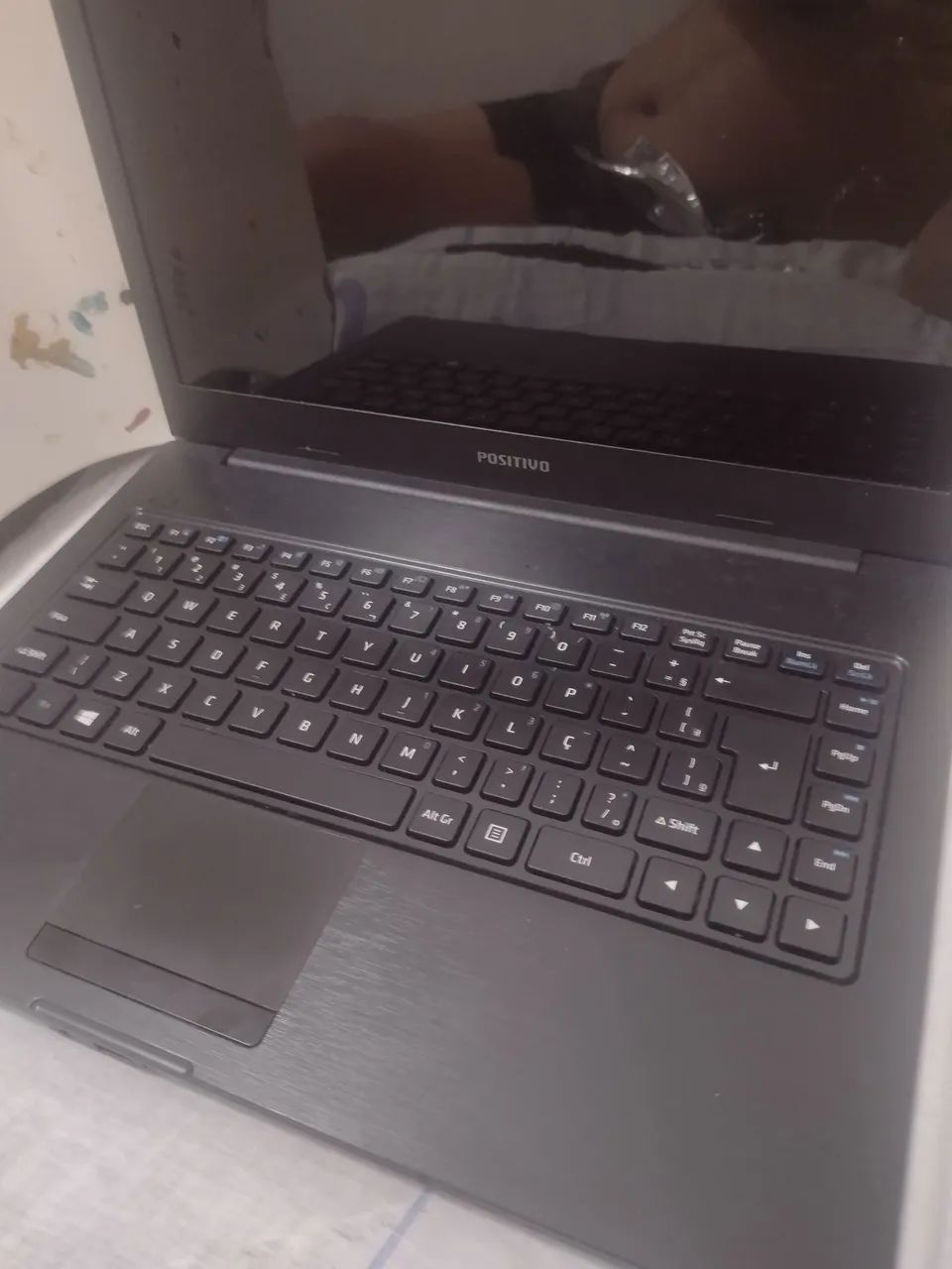 Notebook Positivo S1991 com processador Intel Celeron, 4GB de RAM e 500GB de HD.