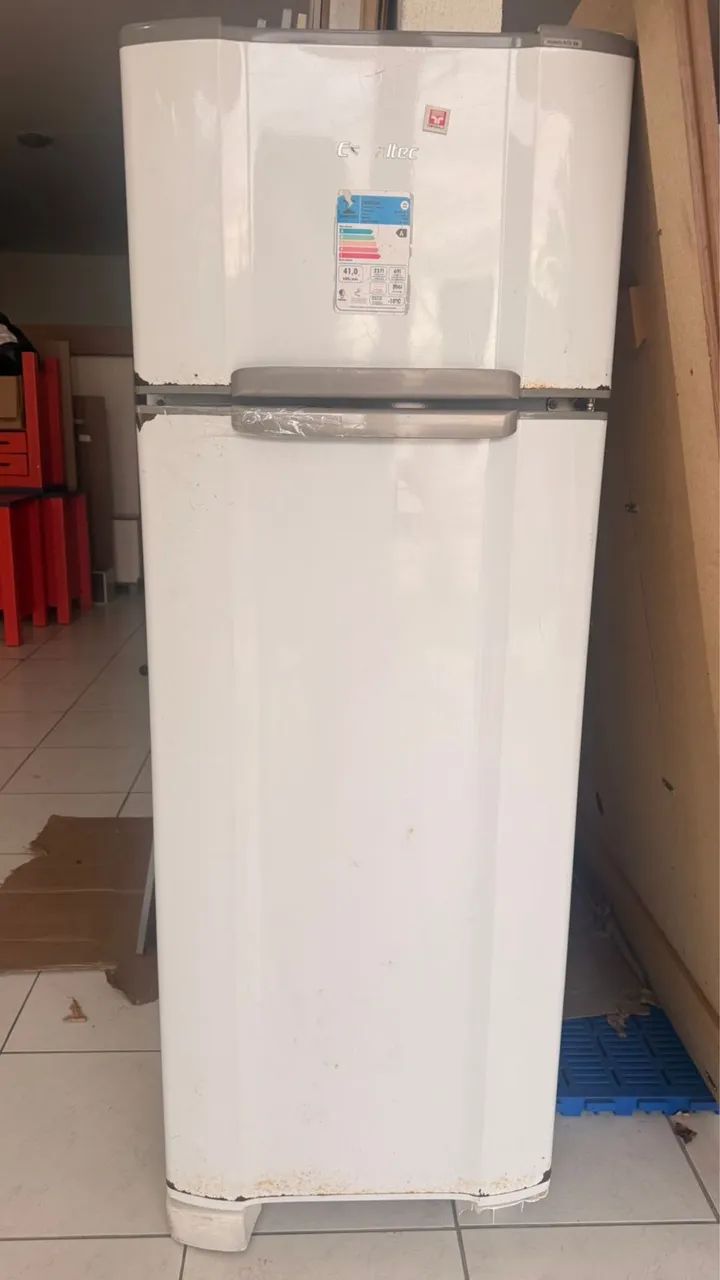 Geladeira Esmaltec 276 Litros