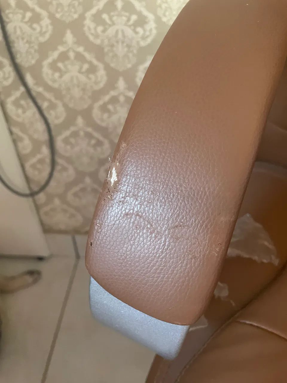 Vendo cadeira e mesa de escrivania - Foto 5