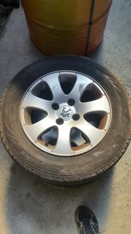 Jogo rodas originais 307 com pneus - Foto 4