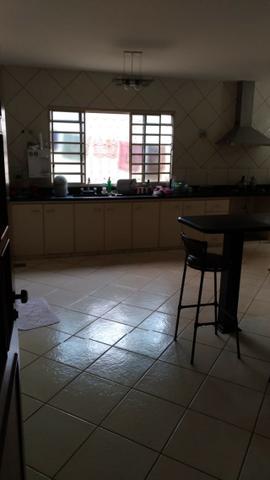 Ótima casa com lote de 1000M² 4 Qtos sendo 3 suítes | 6 vagas | lazer - Foto 7