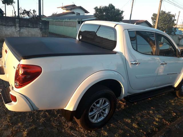 Vendo troco L200 HPE apenas 85 mil km diesel - Foto 4