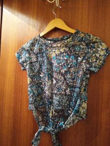 Blusa cropped de renda estampada