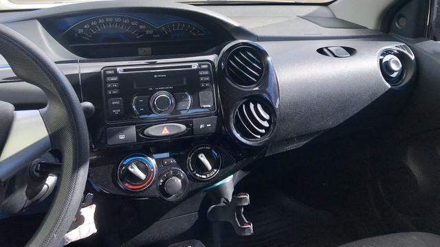 ETIOS Sedan Preto 1.5 X - Foto 4
