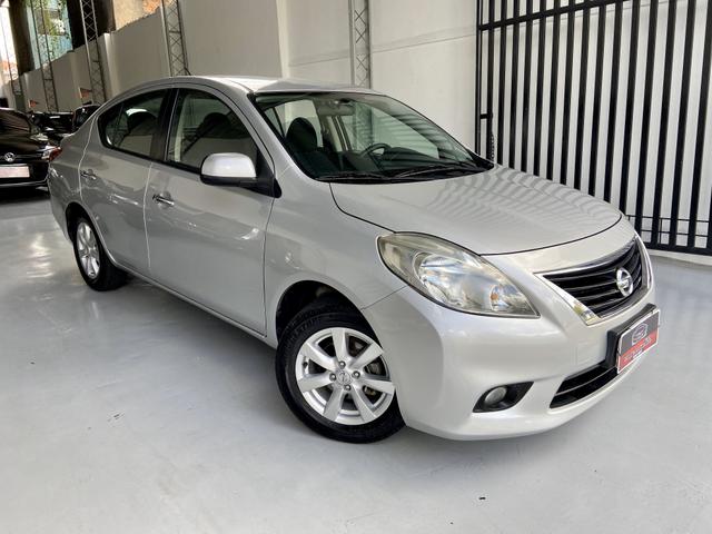 '4.000 de entrada' Nissan Versa SL 1.6 - Foto 3
