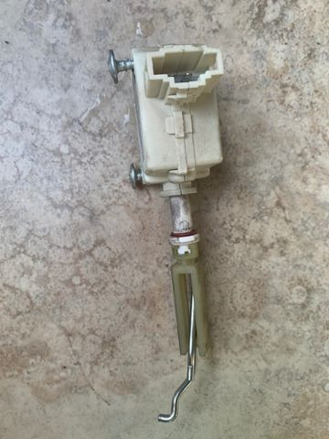 Trava eletrica tampa traseira vw golg5/g6 original - Foto 5