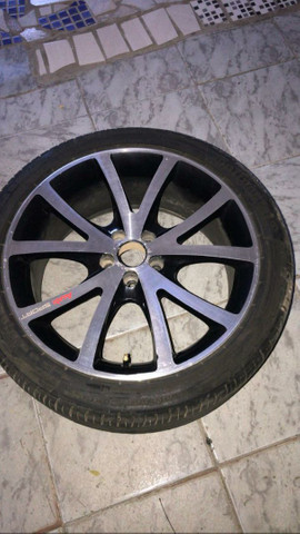 Roda aro 18 5 furos.