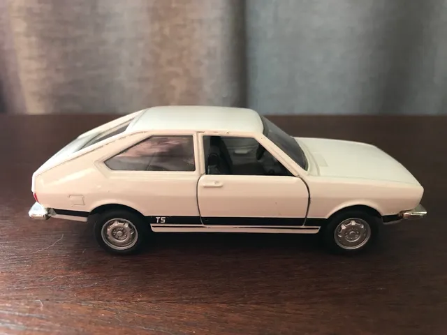 Miniatura Volkswagen Gol Gti 1989 Rebaixado Metal 1:43 em Promoção na  Americanas