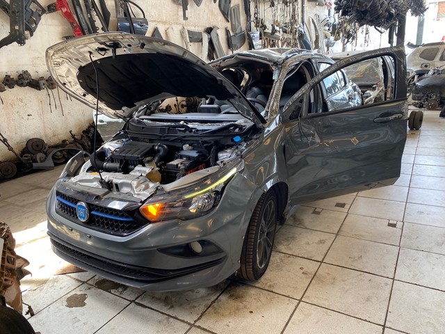 Cronos 1.8 e tork Automático 2020 com 17 mil km 