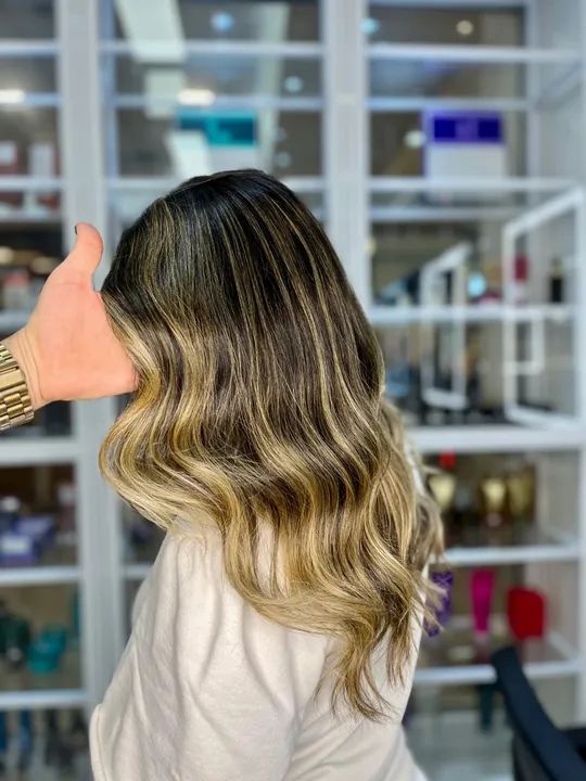 Mechas loiras, morena iluminadas e correção de cor. - Foto 3