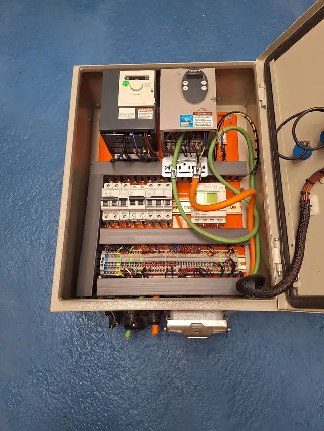 Painel elétrico trifásico para servo motor Schneider. - Foto 5