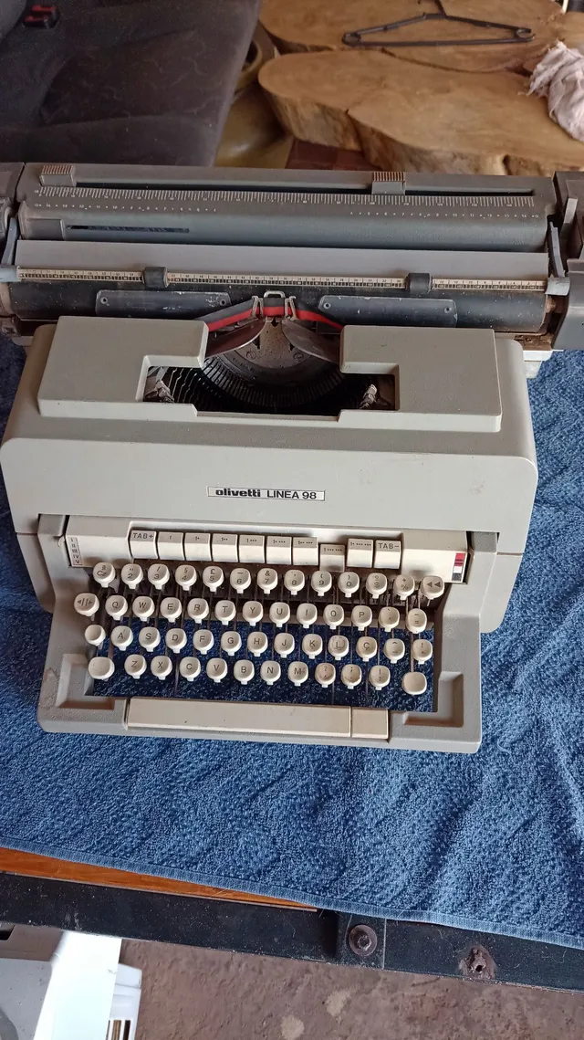 Máquina de escribir Olivetti linea 98 - Andanadv