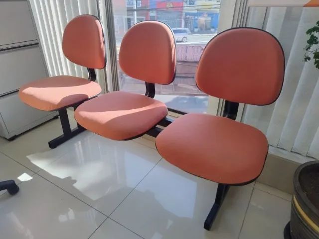 Longarina 3 lugares estofada 