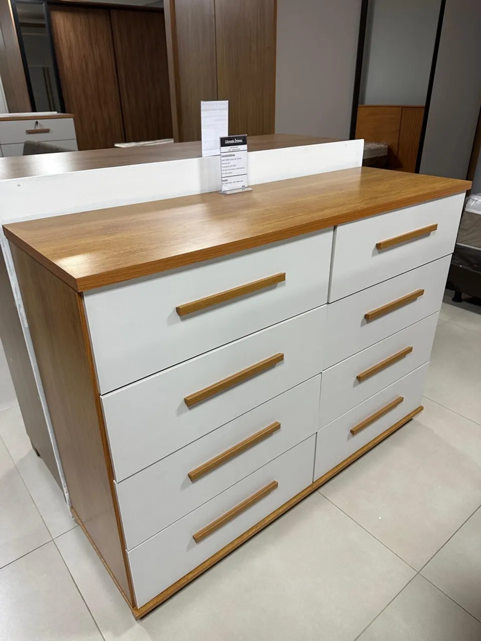 Cômoda moderna com design elegante