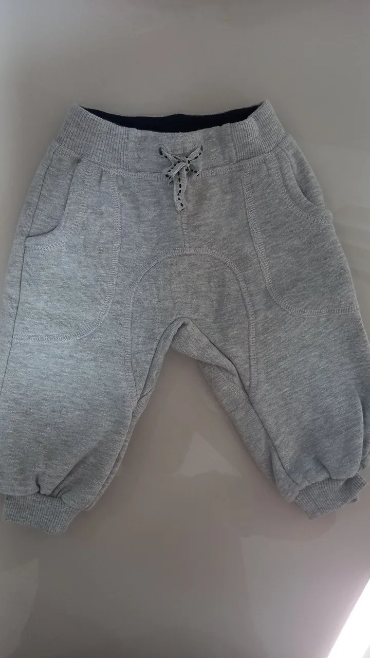 Calça de moletom cinza para bebê