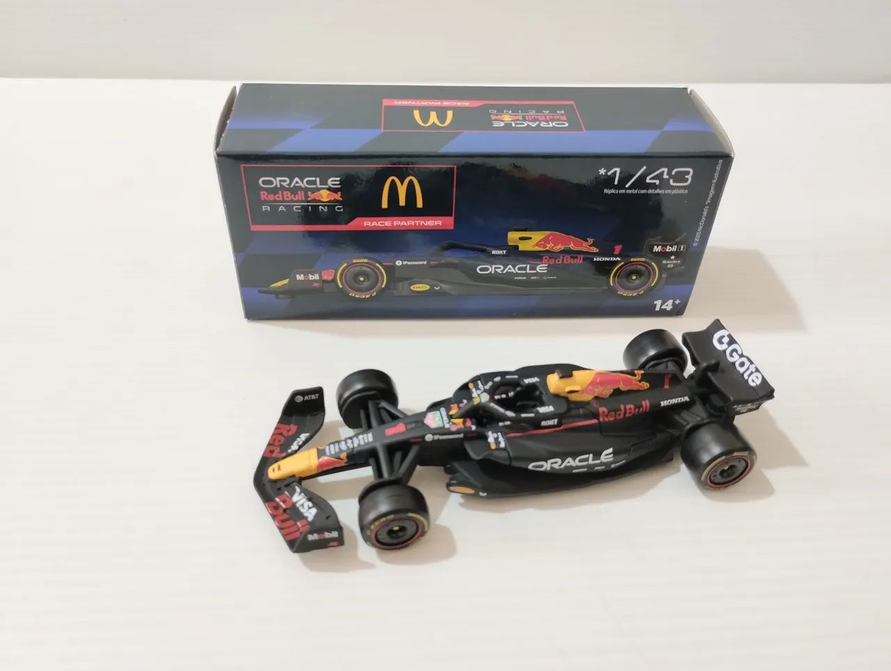 Carro F1 Fórmula 1 Red Bull, oficial MC 2025
