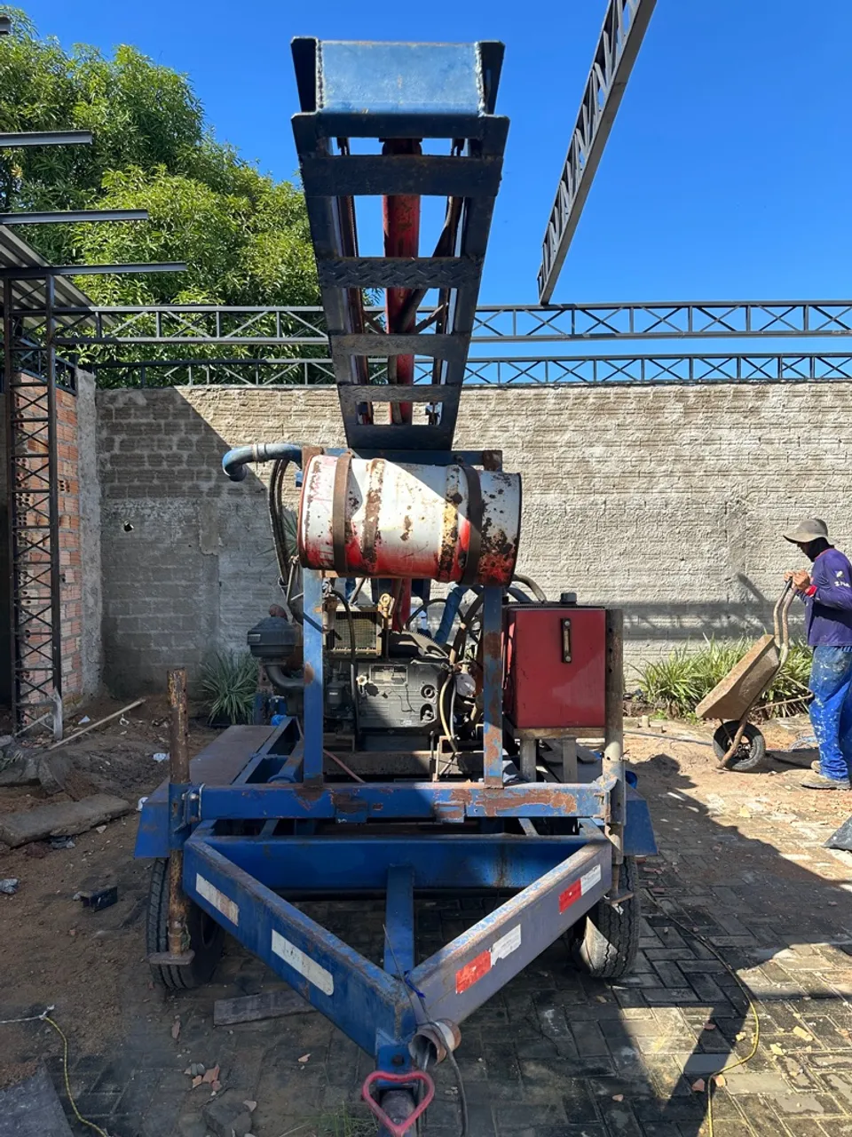 Perfuratriz, máquina de furar poço artesiano