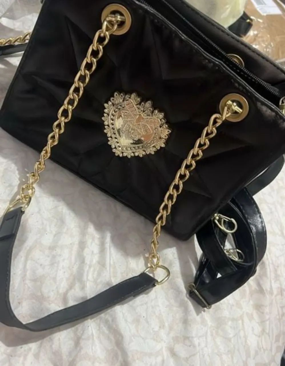 Bolsa linda  com corrente dourada