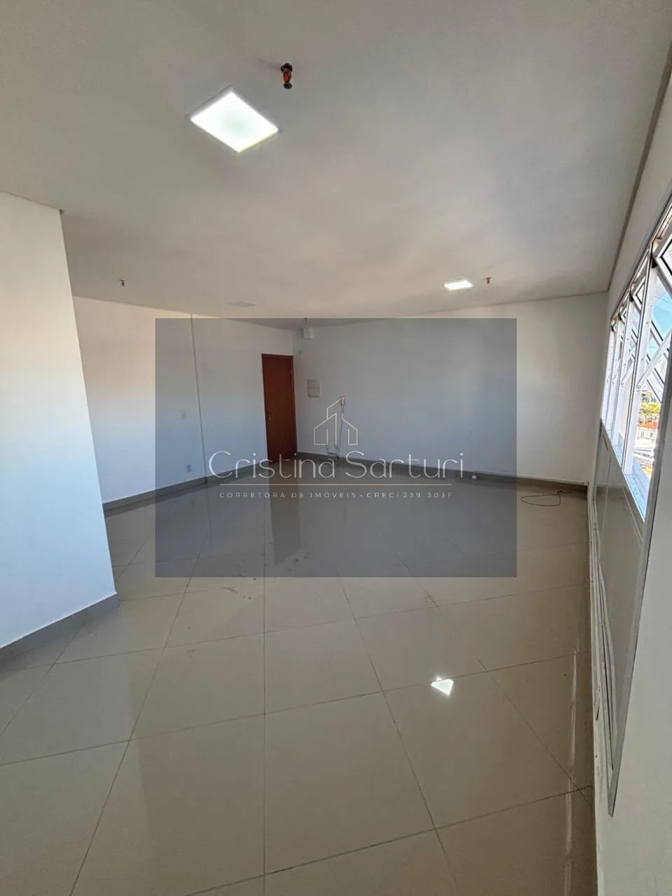 Sala Comercial para Locação! Centro, Jacareí 1 sala; 1 banheiro; 1 vaga; Mini Cozinha; 32,