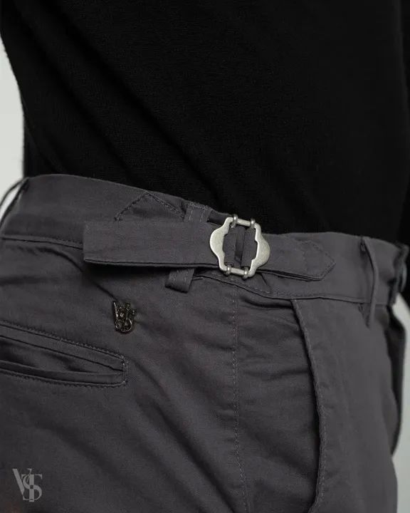 Calça Social  Masculinaem alfaiataria com ajustes laterais  - Foto 3