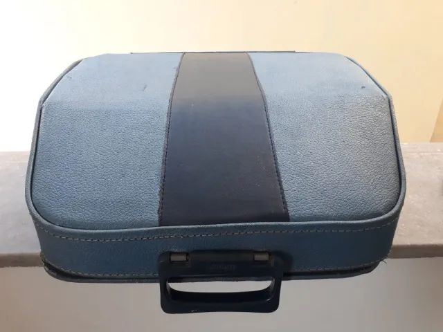 Máquina de escrever Olivetti Studio 4664861128407553123