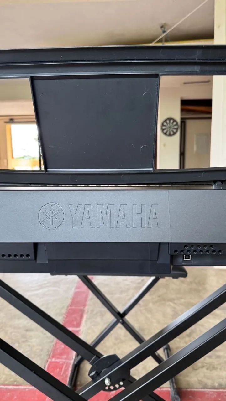 Piano Yamaha P45B com banqueta, apoio e capa. Somente retirada no local.  - Foto 5