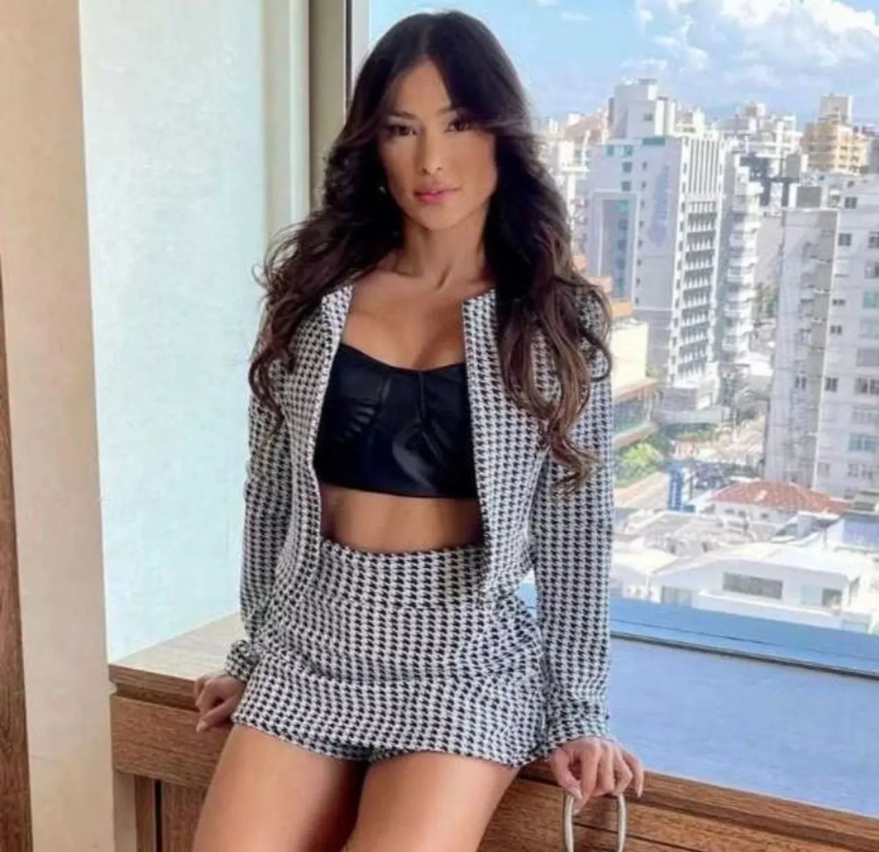 Conjunto Blazer e Saia preto e branco - Foto 2