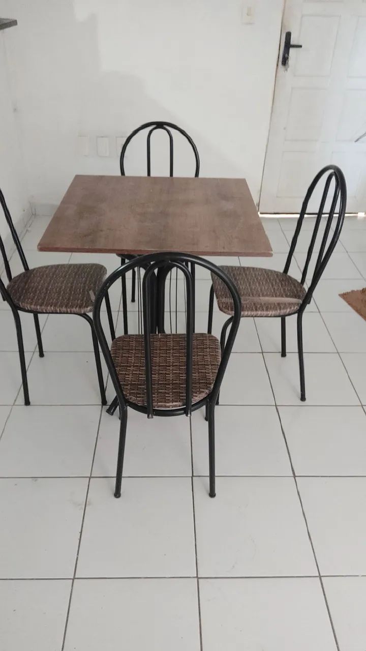 Conjunto de Mesa e Cadeiras para Jantar
