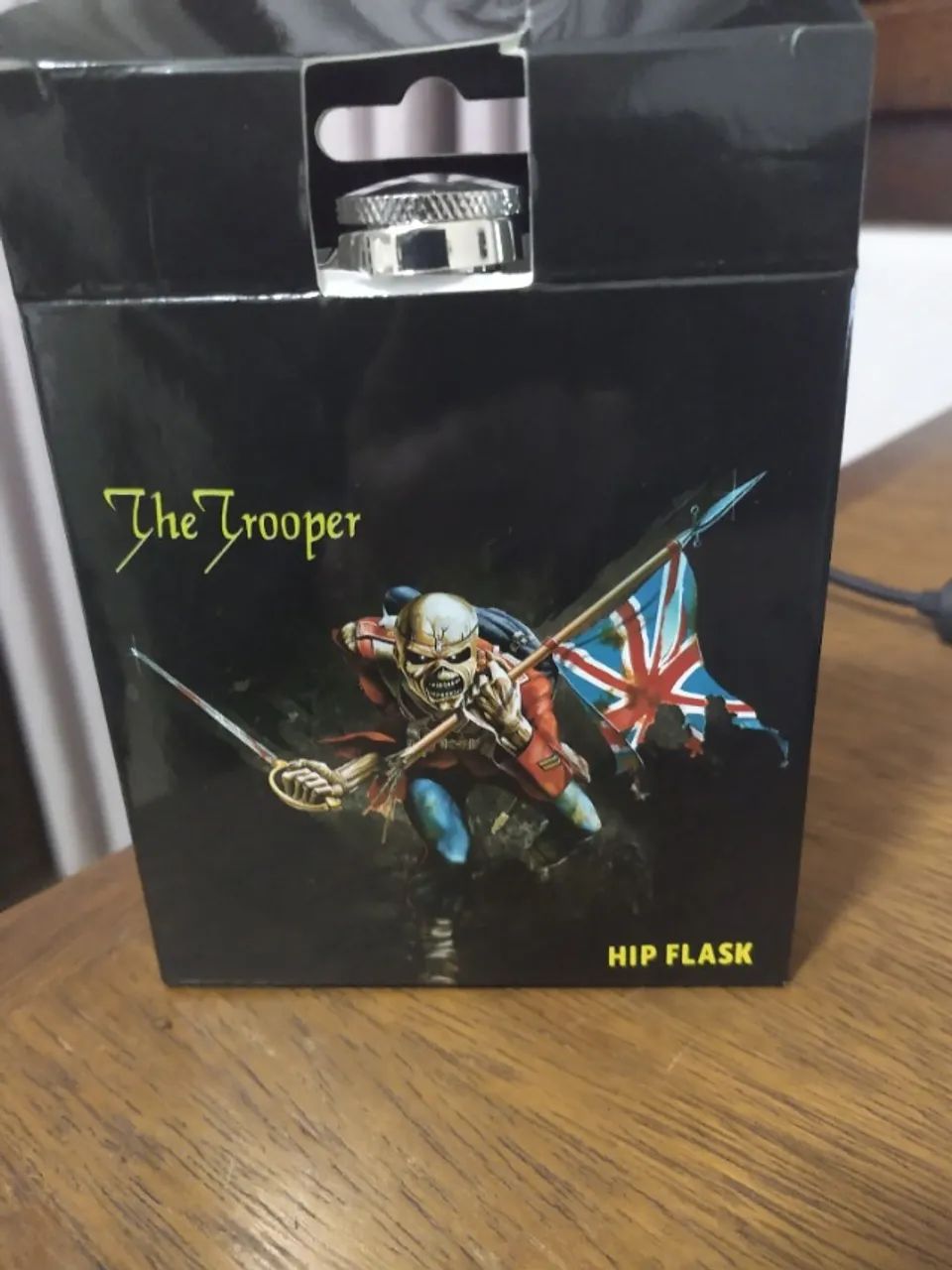 Cantil (Hip Flask) Iron Maiden Importado The Trooper - Foto 3