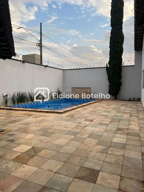 casa aluguel de200m², 4 quartos 1 suíte, piscina, área gourmet, Alto Umuarama - Uberlândia - Foto 3