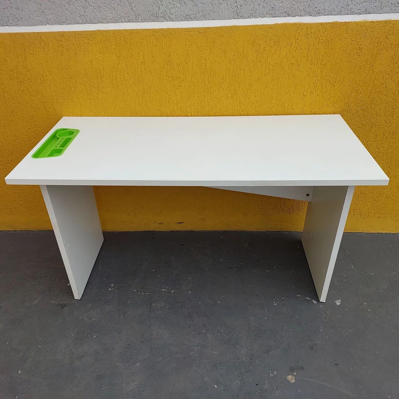 Mesa de Escritório Branca - 1.35cm - Foto 2