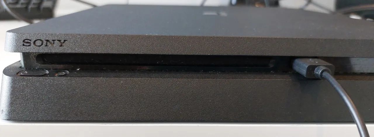 Console Sony PS4 Slim 1TB c/ 1 controle Dual Shock original - Foto 2