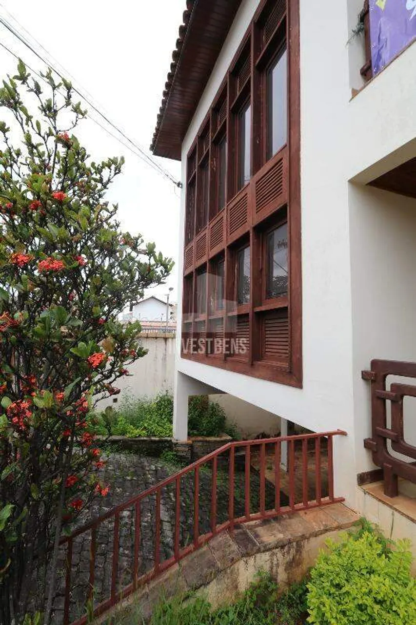 Casa comercial com 640 m² para alugar no Bairro Santa Tereza