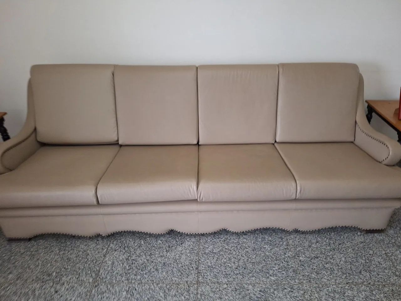 Sofá de couro/courvin 4 Lugares