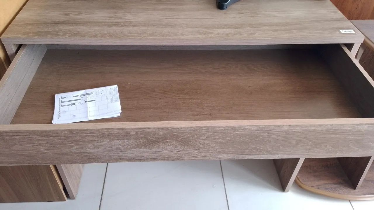 Escrivaninha com gaveta grande a pronta entrega  - Foto 2