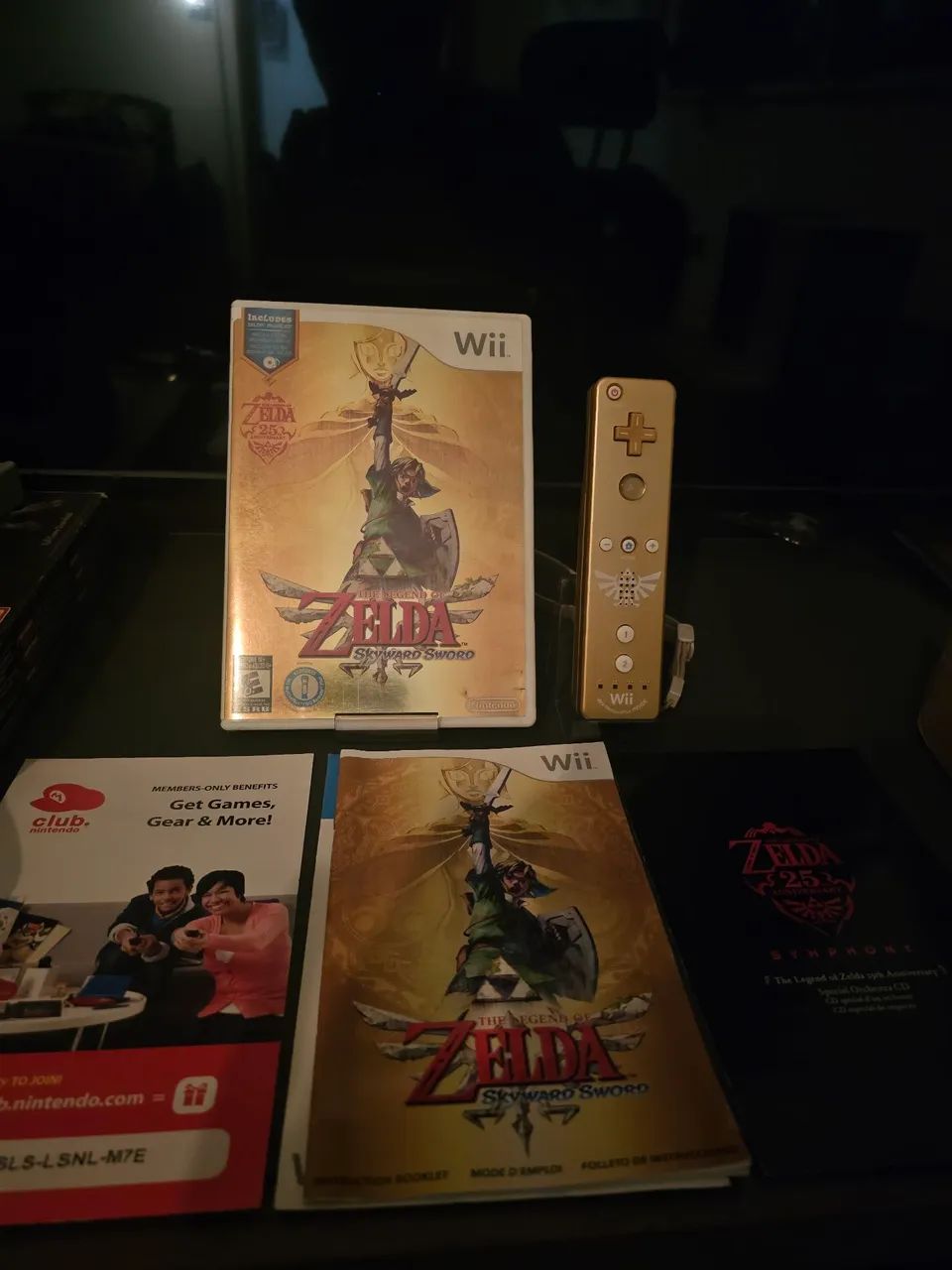 Wii Remote dourado edição especial zelda + jogo original  - Foto 2